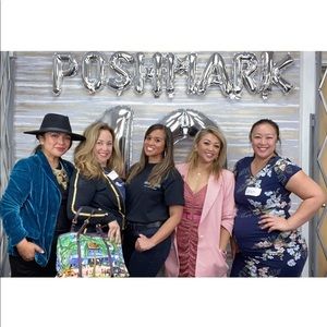 Zoom posh turns 10 Country wide